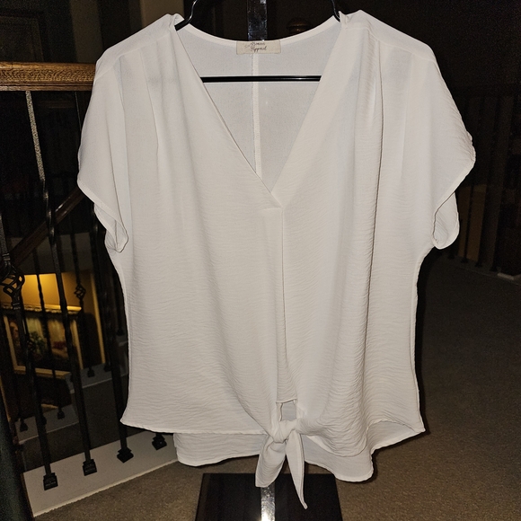 Gibson Tops - 🦉Elegant White Women's Top